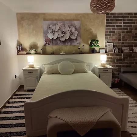 Ramonda Apartment *